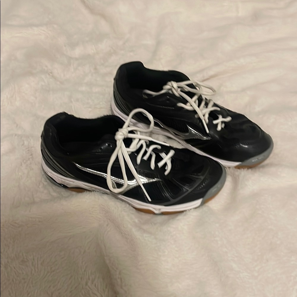 Mizuno Black and White Athletic Shoes